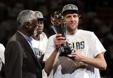 背后似乎隐 背后似乎隐